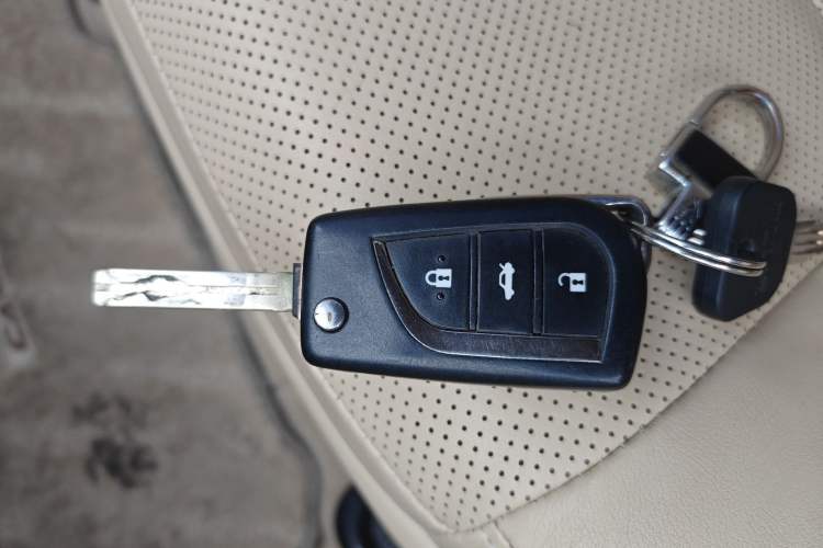 Used Toyota Camry 2016 2.0G 10th Anniversary Leading Edition
