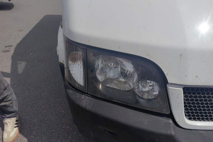 Used Ford Classic Transit 2009 2.8T Diesel Standard Version Short Wheelbase Mid-Roof JX493ZLQ3 Right Front Headlight