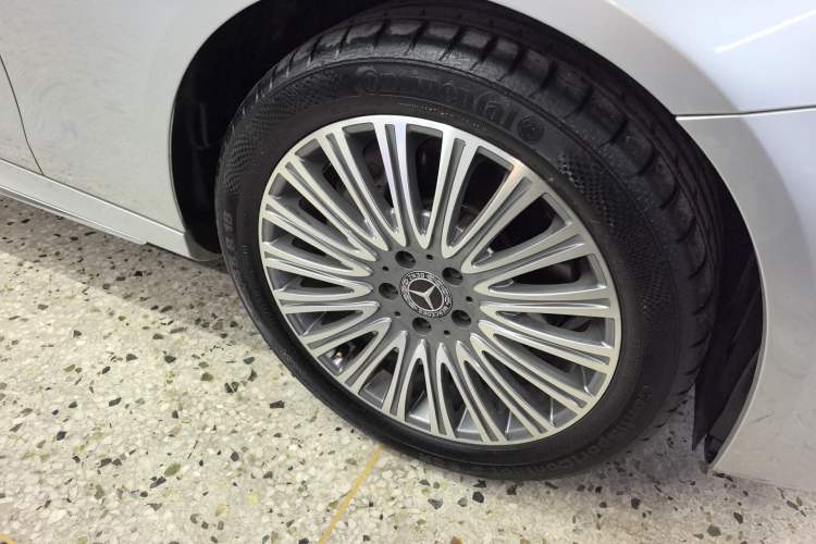 Used Mercedes-Benz E-Class 2016 E 300 L Sporty and Stylish Model Right Front Wheel Hub