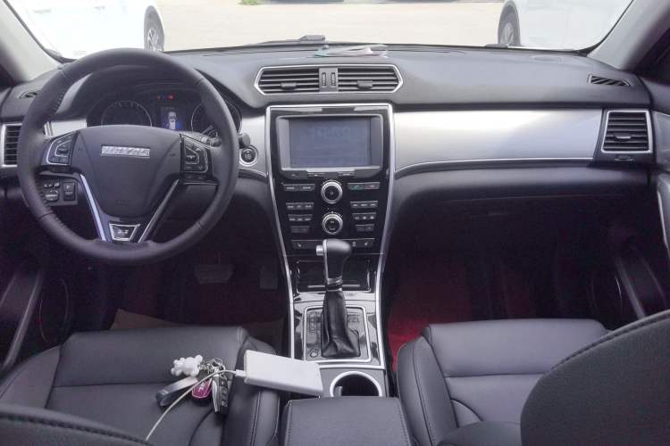 Used Haval H2 2016 Red-Label 1.5T Automatic Two-Wheel Drive Luxury Model Center Console