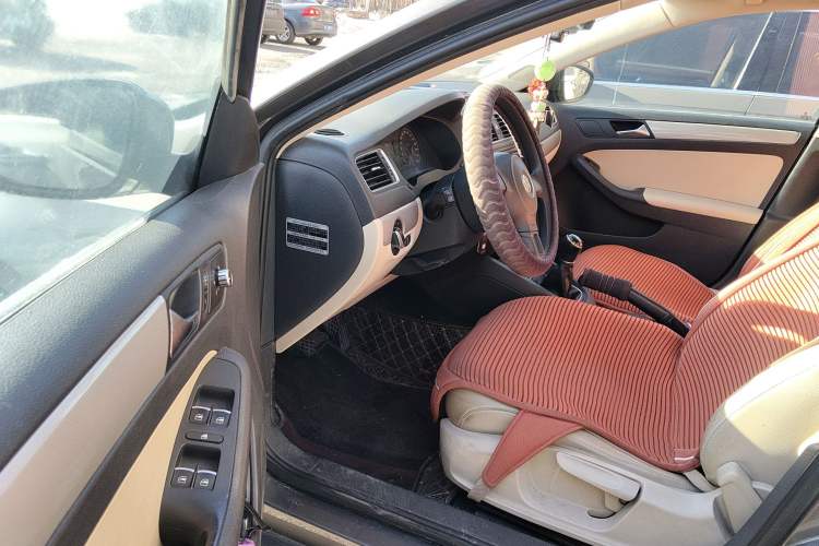 Used Volkswagen Sagitar 2012 1.6L Manual Comfort Model
