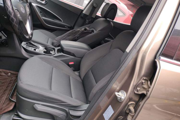 Used Hyundai Santa Fe 2015 2.4L Automatic Two-Wheel Drive Comfort Edition 5 Seats