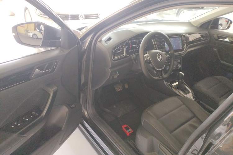 Used Volkswagen T-ROC 2021 280TSI DSG Two-Wheel Drive Comfort Connect Edition