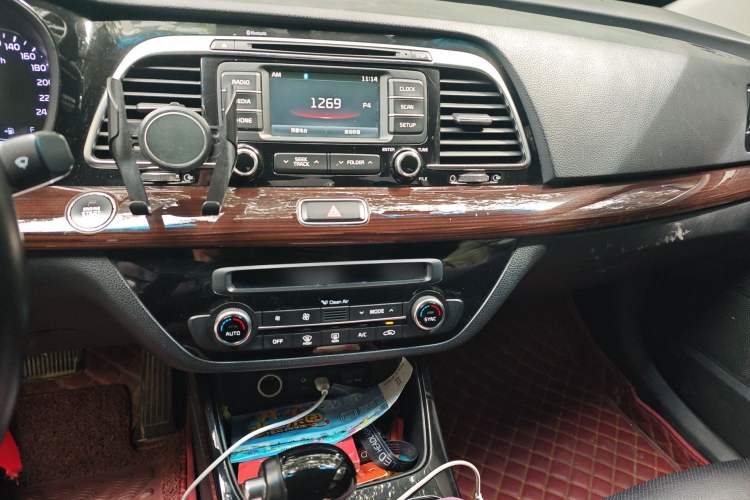 Used Kia K4 2014 1.8L Automatic DLX Audio And AC Panel