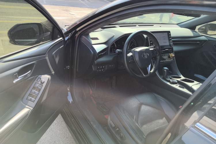 Used Toyota Avalon 2019 Dual-Engine 2.5L Luxury Edition China VI Standard