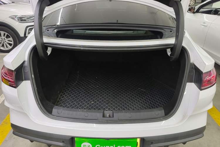 Used BYD Qin L 2025 DM-i Smart Drive 120KM Superior Model
