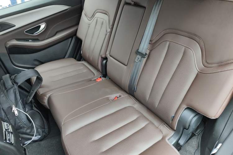 Used JETOUR X90 PLUS 2023 Revised 1.5T Manual 7-Seater Family Van Left Rear Seat