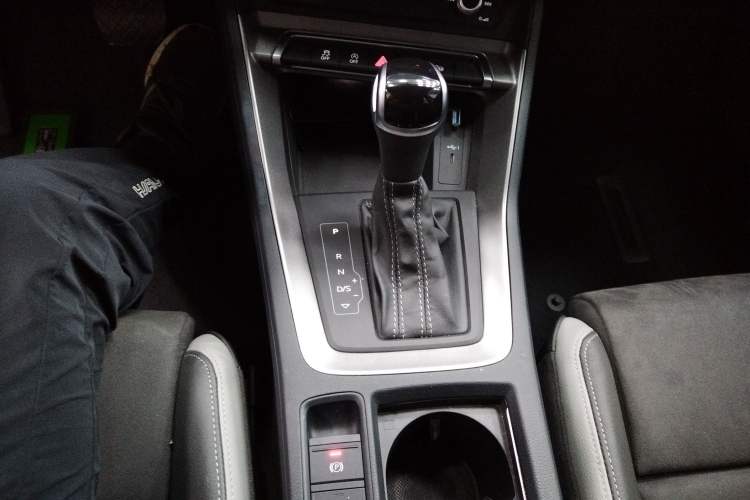 Used Audi Q3 2023 35 TFSI Fashion Dynamic Model (1.4T) Gear Lever