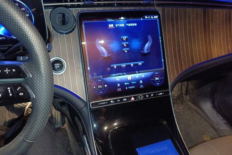 Used Mercedes-Benz EQE SUV 2024 500 4MATIC Luxury Edition Audio And AC Panel