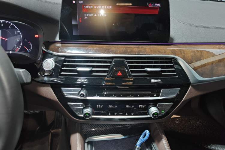 Used BMW 5 Series 2019 525Li Luxury Package Audio And AC Panel