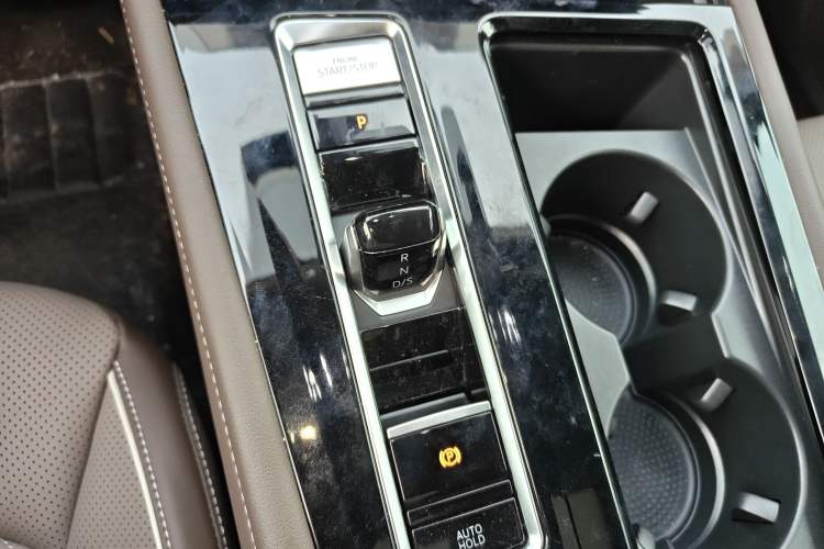 Used Volkswagen Viloran 2024 380TSI Premium Edition Gear Lever