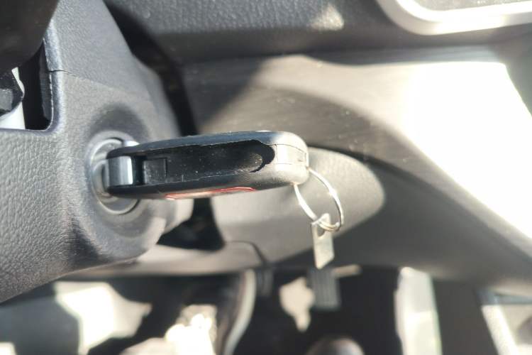 Used Chana Ruixing EM60 2025 Passenger Version Comfort Edition 6 Seats 300 km Range Side-Hinged Doors
