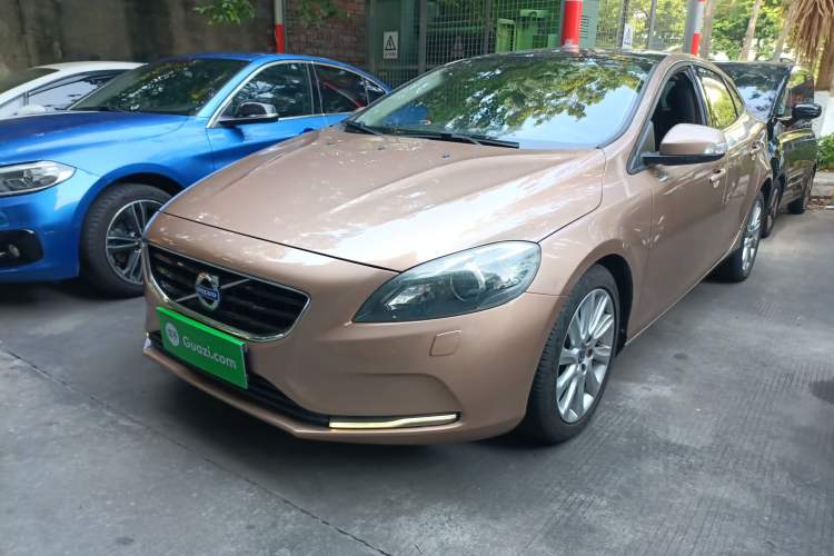 Used Volvo V40 2015 1.6T Zhiyi Edition