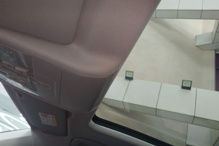 Used Volkswagen Tiguan L 2024 Outstanding Model 330TSI Automatic Two-Wheel Drive R-Line Dragon Glory Edition