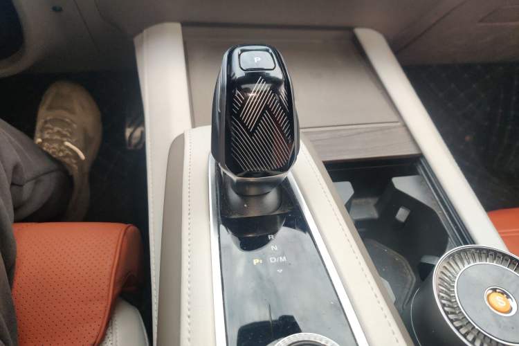 Used Roewe RX9 2023 2.0T Four-Wheel Drive Luxury Edition
