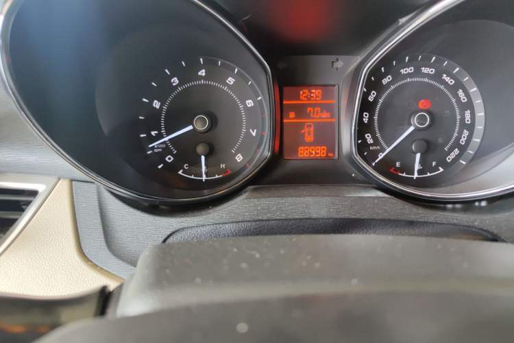 Used Chery Arrizo 7 2015 1.6L Manual ZhiShang Edition Odometer Close Up