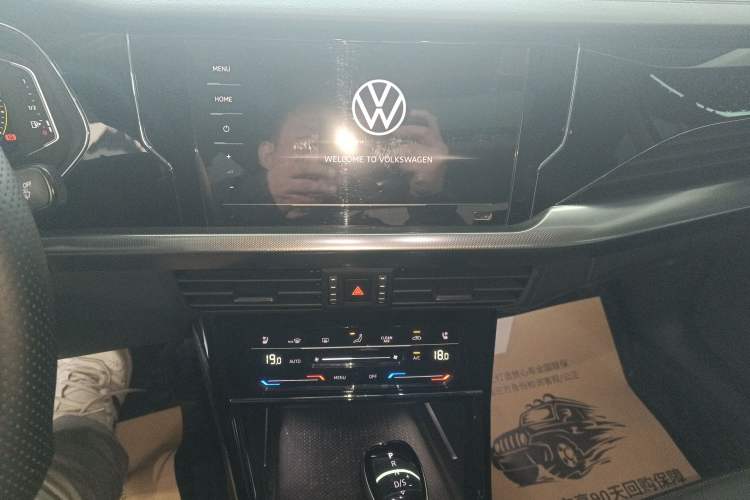 Used Volkswagen Passat 2024 330TSI Elite Edition Audio And AC Panel