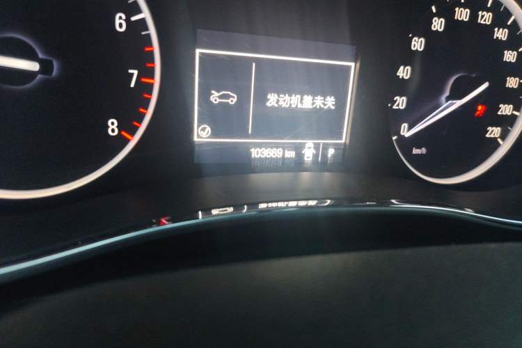 Used Buick Encore 2017 18T Automatic Two-Wheel Drive Urban Leading Model Odometer Close Up