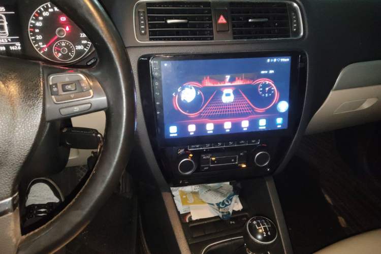 Used Volkswagen Sagitar 2012 1.4TSI Manual Luxury Model Audio And AC Panel