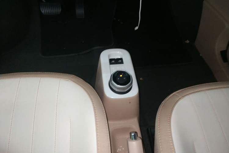 Used Geely Galaxy Panda 2024 Panda Mini 200km Longteng PRO Edition Gear Lever