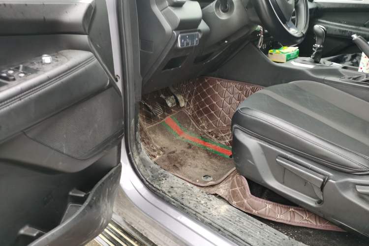 Used Great Wall King Kong Poer 2022 2.0T Manual Diesel Two-Wheel Drive Elite Version with Long Bed GW4D20M Driver Seat