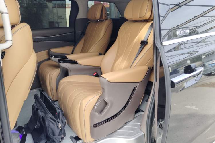 Used Denza D9 2022 DM-i 1040 Prestige Model Left Rear Seat