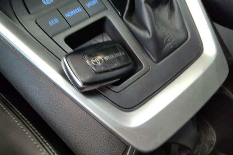 Used Toyota Wildlander 2020 2.0L CVT Two-Wheel Drive Luxury Edition Vehicle Key