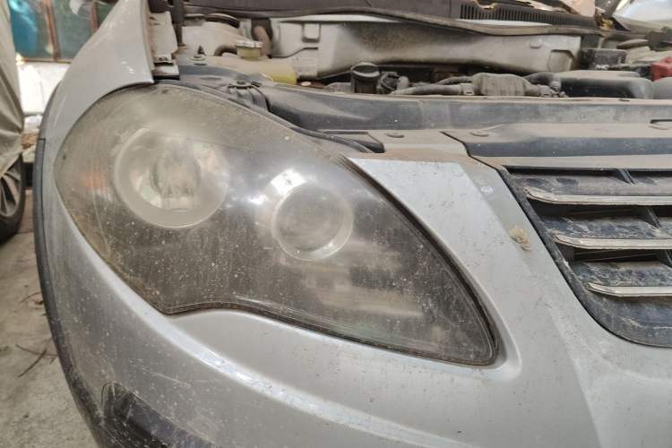 Used Brilliance Junjie Cross 2010 1.5L Automatic Comfort Edition Right Front Headlight