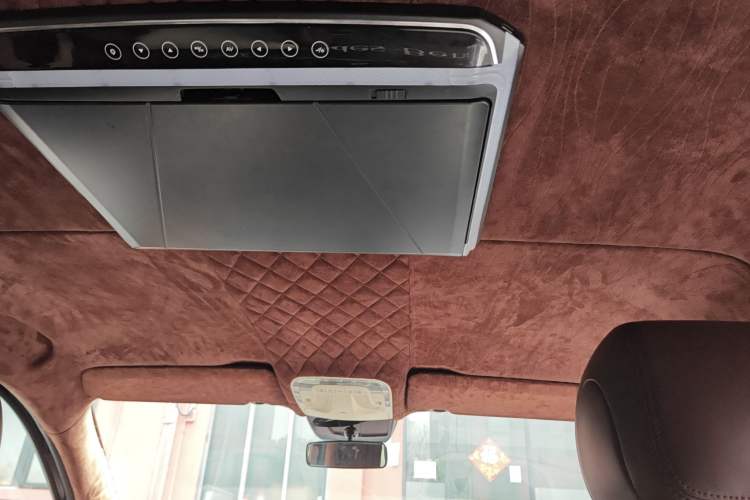 Used Mercedes-Benz Vito 2018 2.0T Elite Version 7 Seats China VI Emission Standard
