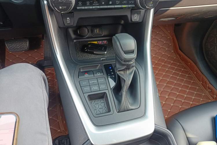 Used Toyota RAV4 2023 2.0L CVT 4x4 Adventure Edition Gear Lever