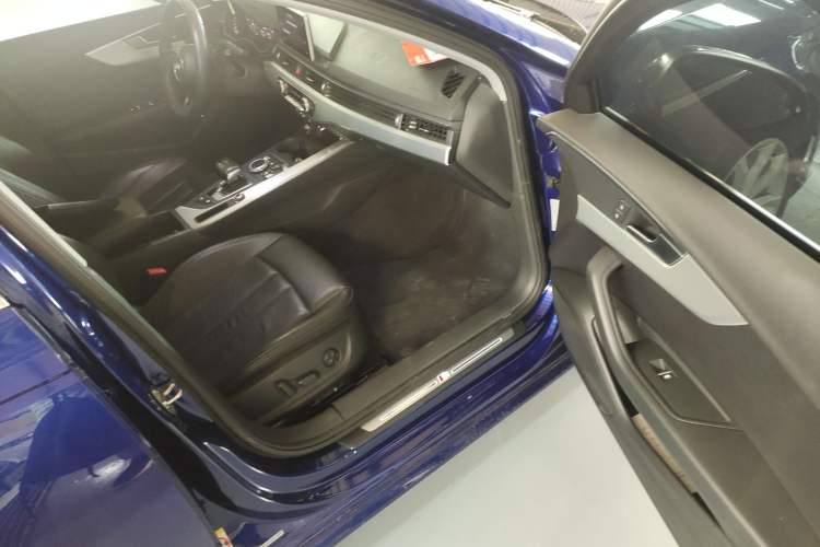 Used Audi A4L 2018 30th Anniversary Edition 40 TFSI Fashion Model
