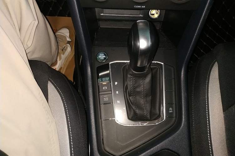 Used Volkswagen Tharu 2023 300TSI Two-Wheel-Drive Crescent Edition Gear Lever