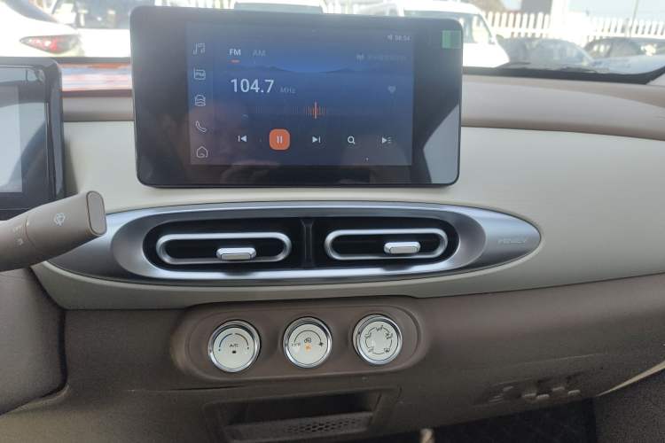 Used Wuling Hongguang MINIEV 2025 Four-Door Version Premium Edition Audio And AC Panel