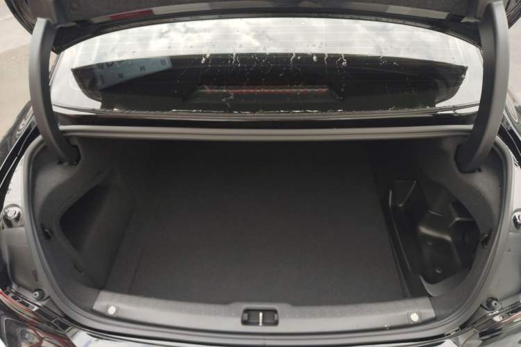 Used Volvo S90 New Energy 2025 Plug-in Hybrid Four-Wheel Drive Long-Range Zhiyi Luxury Edition Trunk