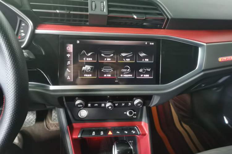 Used Audi Q3 2019 45 TFSI quattro Luxury Dynamic Edition Audio And AC Panel