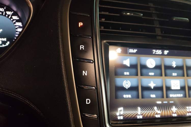 Used Lincoln MKX 2017 2.0T Two-Wheel Drive Deluxe Edition
