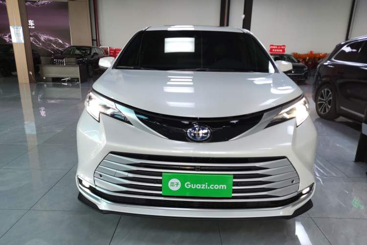 Used Toyota SIENNA 2023 2.5L Hybrid Deluxe Edition
