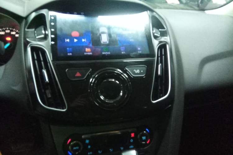 Used Ford Focus 2012 Sedan 1.6L Automatic Fashion Edition
