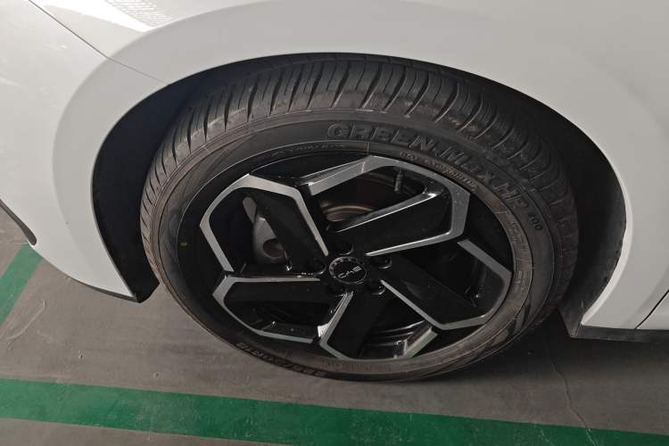 Used BYD Seal 06 New Energy 2024 DM-i 120KM Flagship Model Left Front Wheel Hub