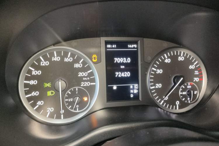 Used Mercedes-Benz Vito 2018 2.0T Business Version China VI Emission Standard
