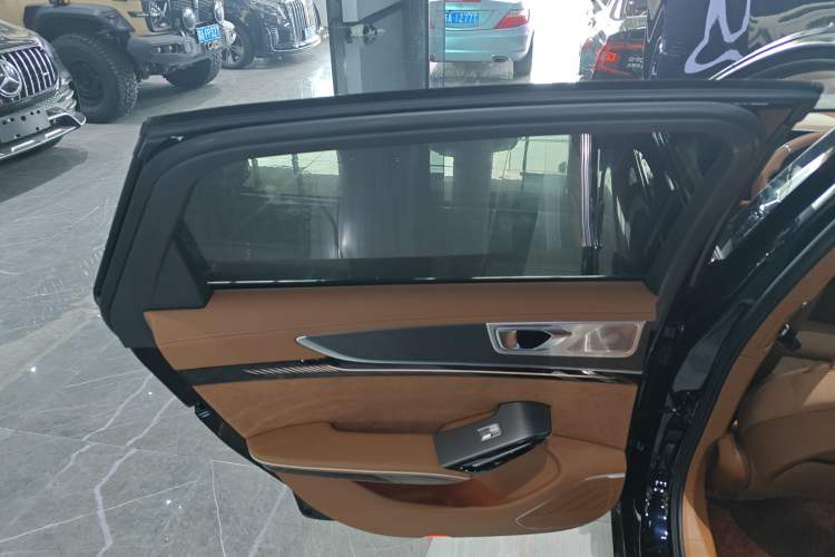 Used Hongqi H9 2024 2.0T Qixiang Private Style Edition
