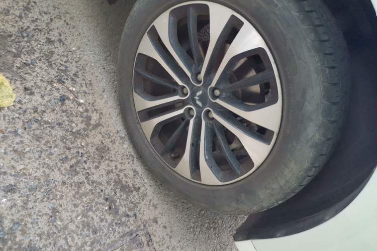 Used Wuling Victory 2020 1.5T CVT Flagship Edition Right Front Wheel Hub
