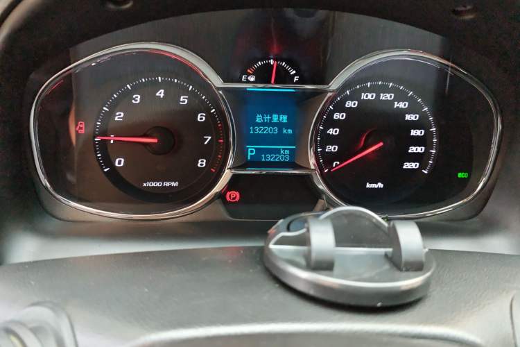 Used Chevrolet Captiva 2017 2.4L Two-Wheel Drive Urban Version 7 Seats Odometer Close Up