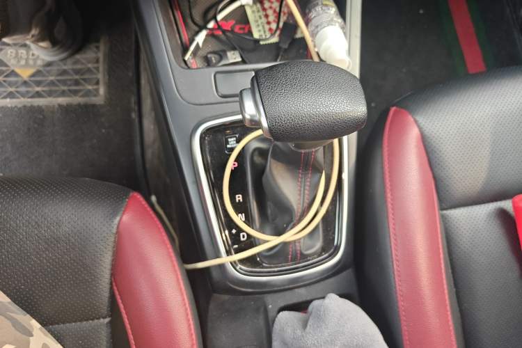 Used Kia KX Cross 2018 1.6L Automatic Dynamic Sunroof Version Gear Lever