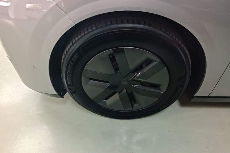 Used Li Auto MEGA 2024 Ultra Model Left Front Wheel Hub