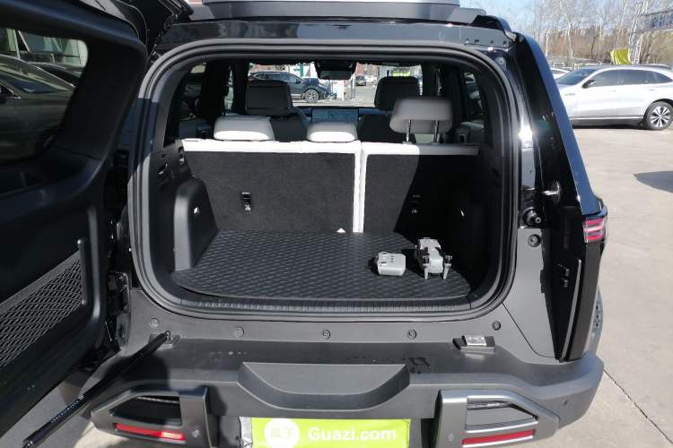 Used Formula Leopard Titanium 3 2025 501 km Four-Wheel Drive Drone Edition Trunk