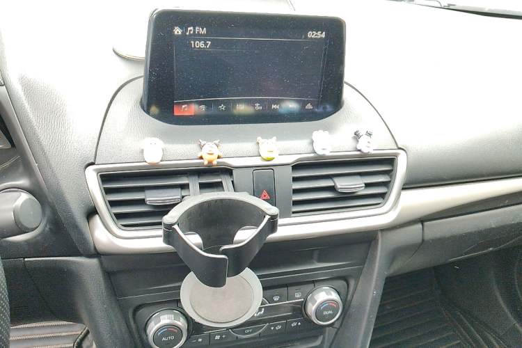 Used Mazda 3 Axela 2017 Hatchback 1.5L Automatic Luxury Model Emission Standard China V Audio And AC Panel