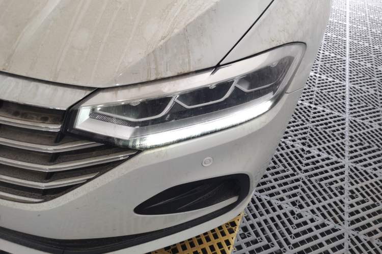 Used Volkswagen Lavida 2024 1.5L Automatic DeYi Edition Left Front Headlight