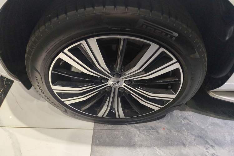 Used Volvo XC60 New Energy 2023 T8 Plug-in Hybrid Long-Range All-Wheel Drive Smart Luxury Edition
