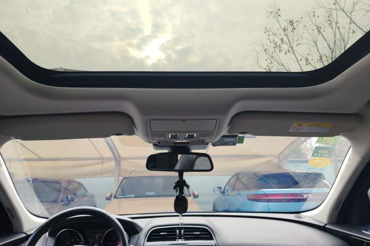 Used Jaguar F-PACE 2016 2.0T Two-Wheel Drive Urban Luxury Edition
